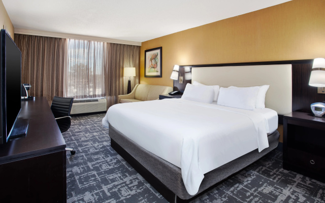 photo 5 of Crowne Plaza Hotel Greenville-I-385-Roper Mtn Rd by IHG