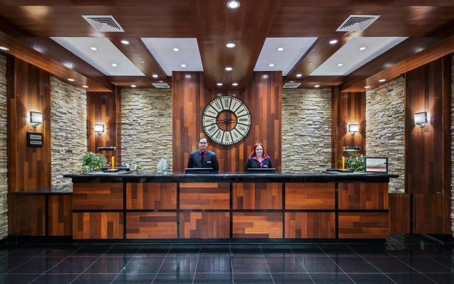 photo 2 of Crowne Plaza Newark Airport by IHG