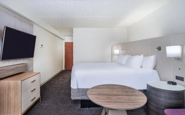 photo 2 of Crowne Plaza - Milwaukee South