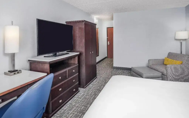 photo 4 of Crowne Plaza - Milwaukee South