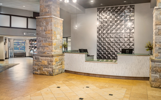 photo 2 of Crowne Plaza Milwaukee Airport by IHG