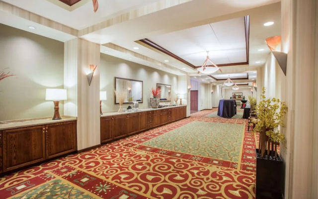 photo 4 of Crowne Plaza Milwaukee West