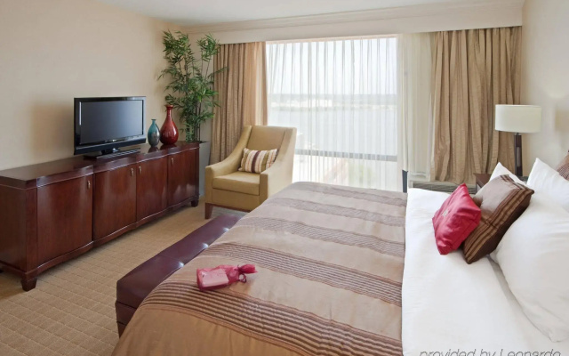 photo 3 of Crowne Plaza Old Town Alexandria