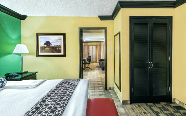 photo 4 of Crowne Plaza Suites Houston - Near Sugar Land
