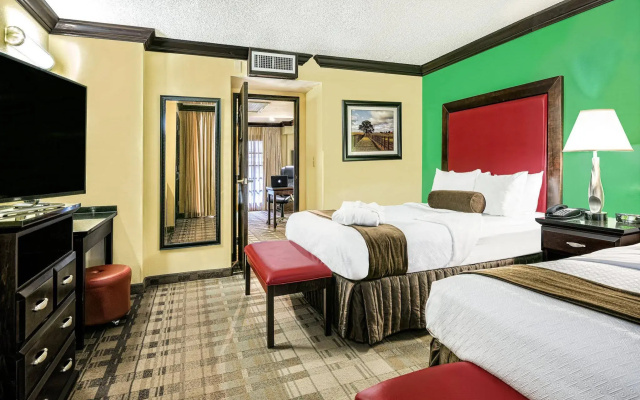 photo 5 of Crowne Plaza Suites Houston - Near Sugar Land