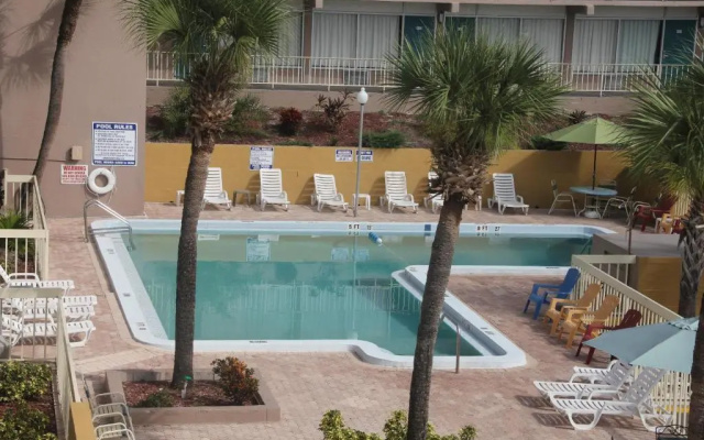 photo 3 of Cruise Port Inn