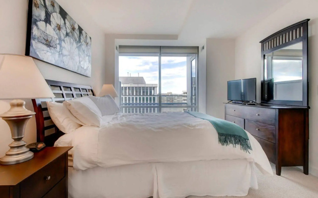 photo 3 of Global Luxury Suites at Crystal City