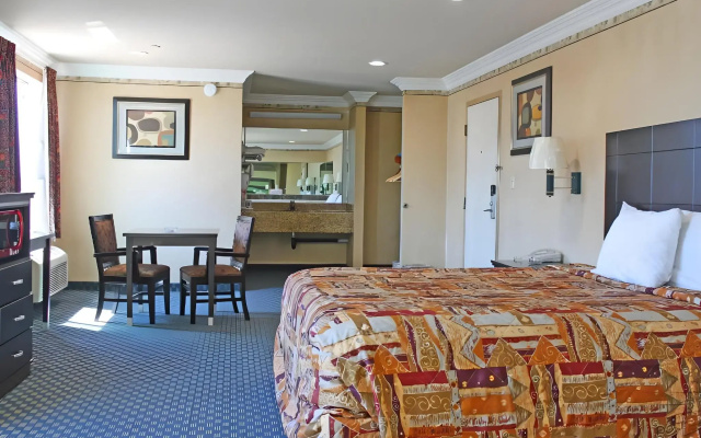 photo 4 of Crystal Inn Suites & Spas