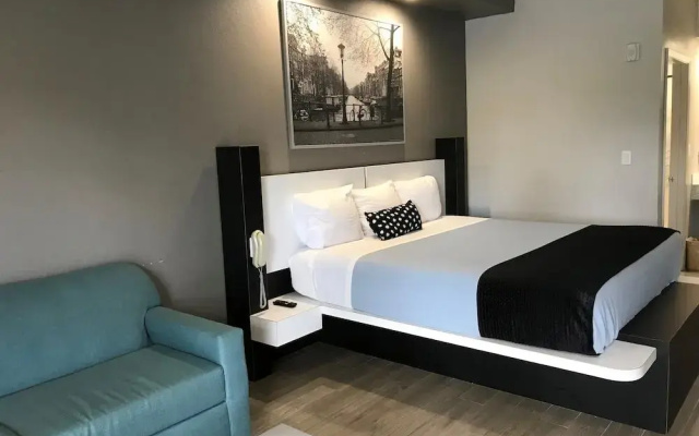 photo 4 of Crystal Inn