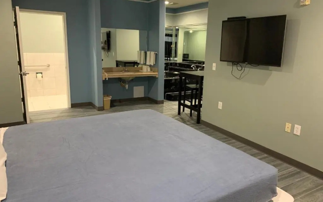 photo 2 of Crystal Suites