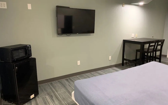 photo 3 of Crystal Suites