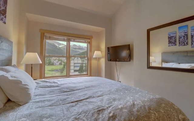 photo 4 of Modern Condo with Amazing Views, Right next to the Lift - CS407 by Redawning