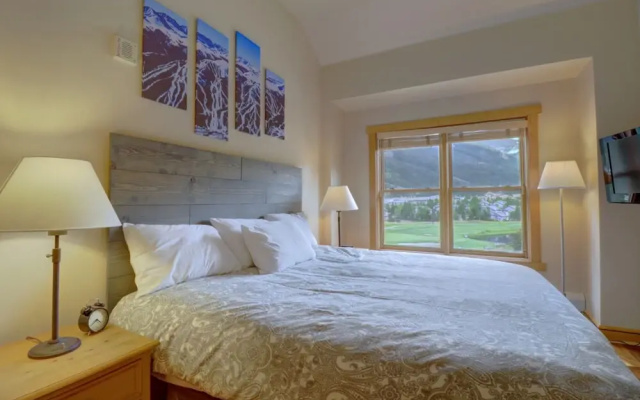 photo 5 of Modern Condo with Amazing Views, Right next to the Lift - CS407 by Redawning