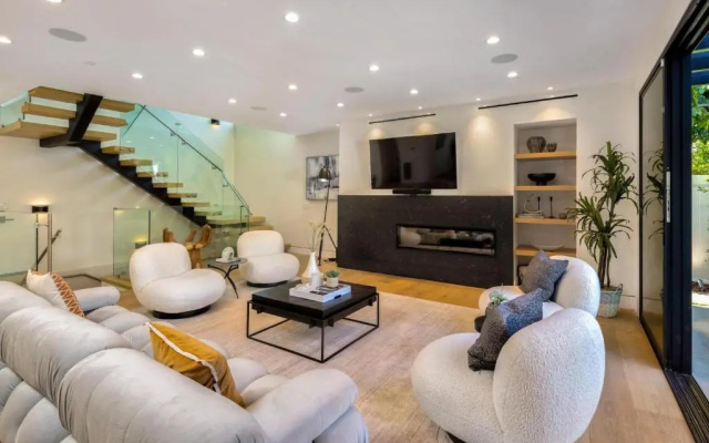 photo 2 of Curson Modern