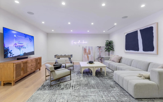 photo 3 of Curson Modern