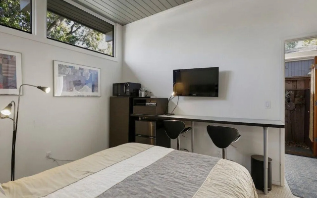 photo 3 of Cute and Cozy Studio in Palo Alto