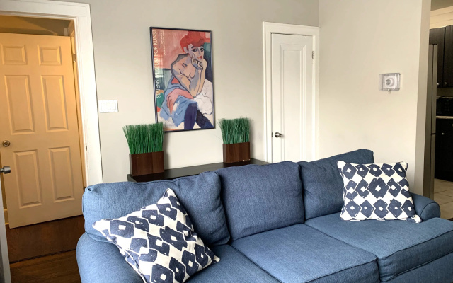 photo 2 of Great 6 Bedroom Peaceful Family Retreat in the University District