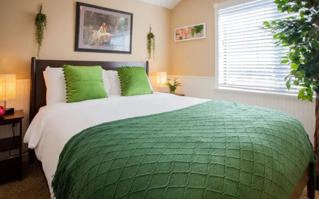photo 3 of Cute And Relaxing 2br House In Cherry Street District 2 Bedroom Home by Redawning