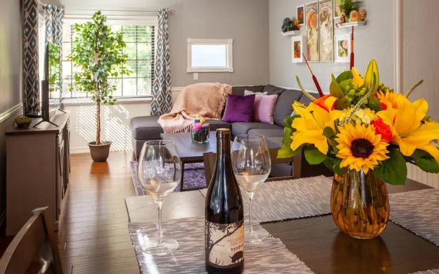 photo 5 of Cute And Relaxing 2br House In Cherry Street District 2 Bedroom Home by Redawning