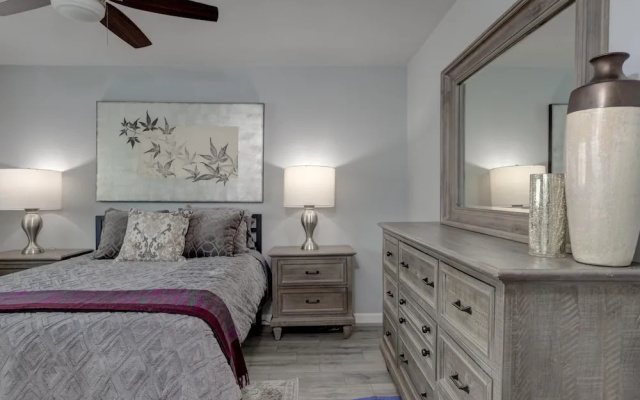 photo 2 of Cute Apt Close To Downtown, Long Beach! 1 Bedroom Apts by RedAwning