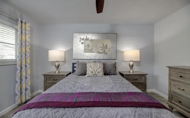 photo 5 of Cute Apt Close To Downtown, Long Beach! 1 Bedroom Apts by RedAwning