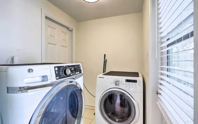 photo 3 of Cute & Cozy Florida Duplex: Walk to Beaches!