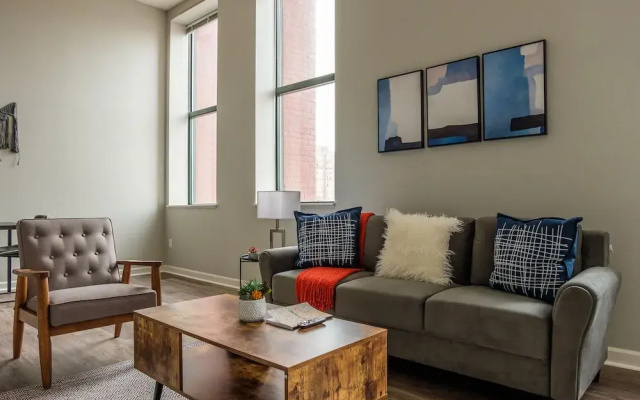 photo 2 of Downtown 1 & 2 BR Apt with Kitchen by Frontdesk
