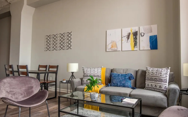 photo 5 of Downtown 1 & 2 BR Apt with Kitchen by Frontdesk