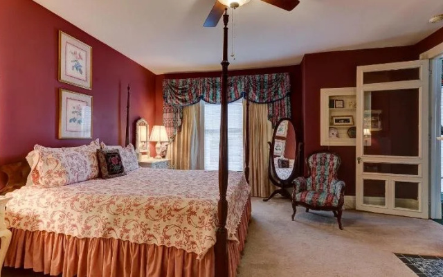 photo 4 of C.W. Worth House Bed and Breakfast