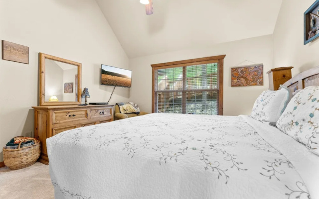 photo 3 of Dakota Lodge 2 Bedroom Home by RedAwning