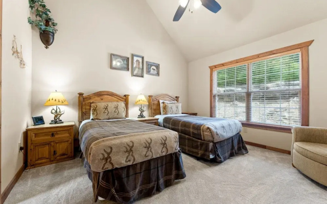 photo 5 of Dakota Lodge 2 Bedroom Home by RedAwning