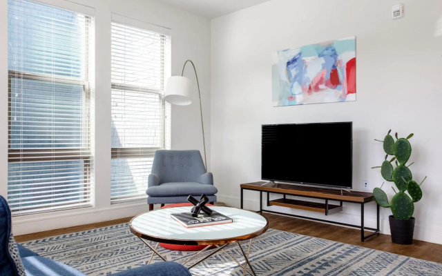 photo 3 of Dallas Trendy 1BD 1BA Apartment