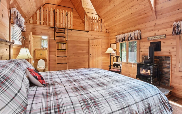 photo 5 of Dancing Cubs Camp - Hot Tub 2 Bedroom Cabin by Redawning
