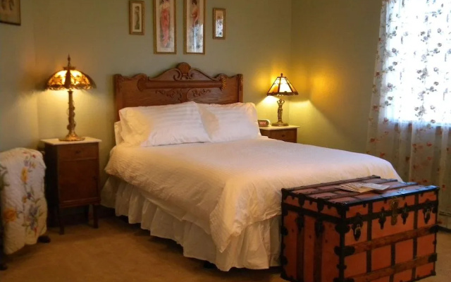 photo 3 of Dancing Moon Bed & Breakfast