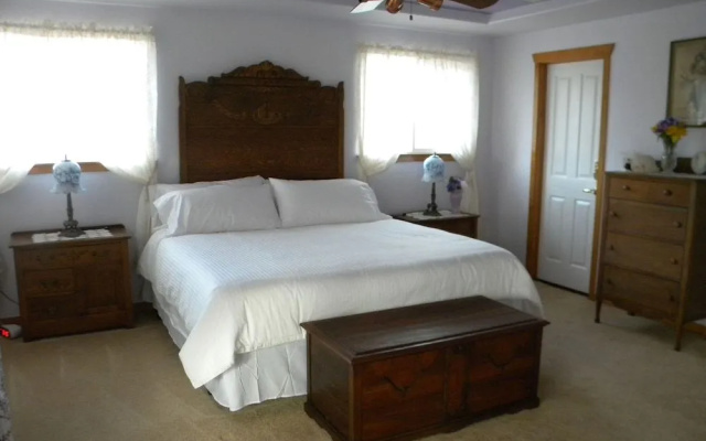 photo 4 of Dancing Moon Bed & Breakfast