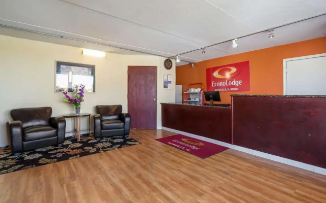 photo 2 of Signature Inn Danville