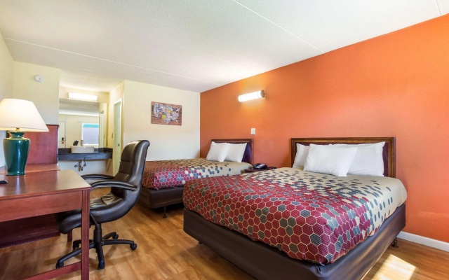 photo 3 of Signature Inn Danville