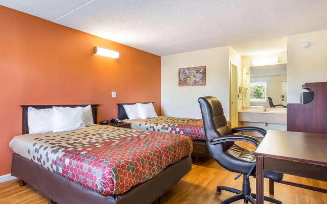 photo 4 of Signature Inn Danville
