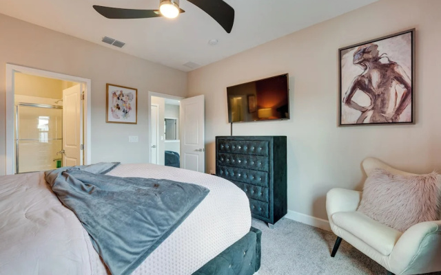 photo 5 of Upscale Davenport Home w/ Pool: 8 Mi to Disney!