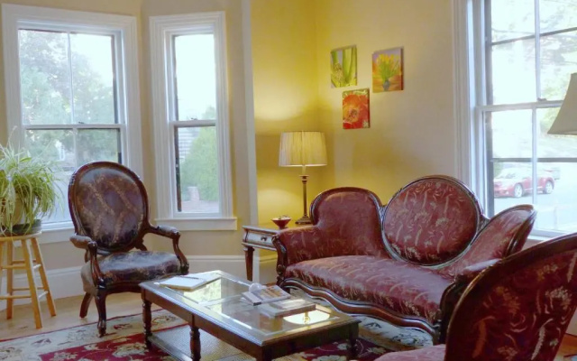 photo 2 of Davis Square Inn