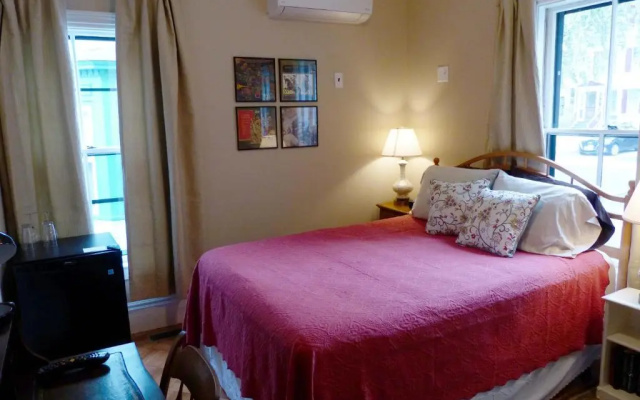 photo 4 of Davis Square Inn