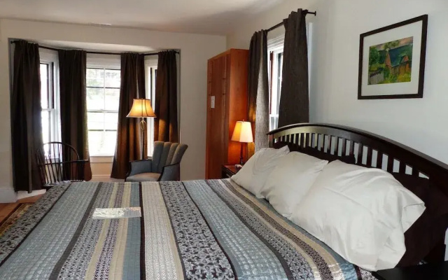 photo 5 of Davis Square Inn
