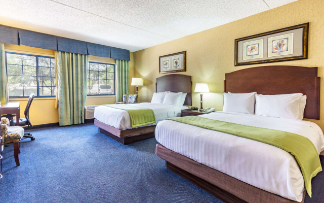 photo 2 of Days Inn & Suites by Wyndham Mesa Near Phoenix