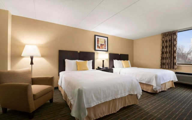 photo 2 of Days Hotel by Wyndham University Ave SE