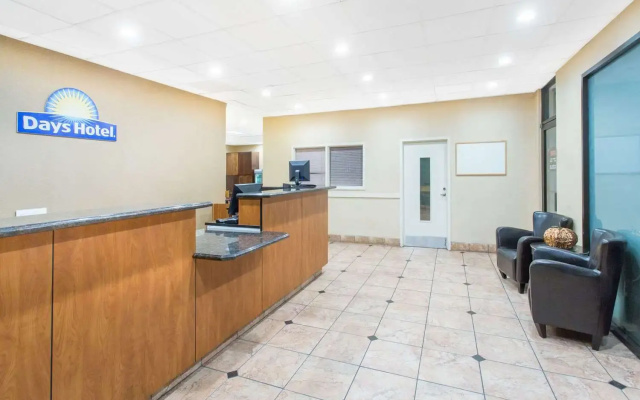 photo 2 of Days Hotel by Wyndham Oakland Airport-Coliseum