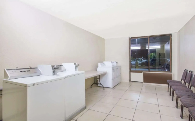 photo 3 of Days Hotel by Wyndham Oakland Airport-Coliseum