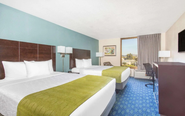 photo 4 of Days Hotel by Wyndham Oakland Airport-Coliseum