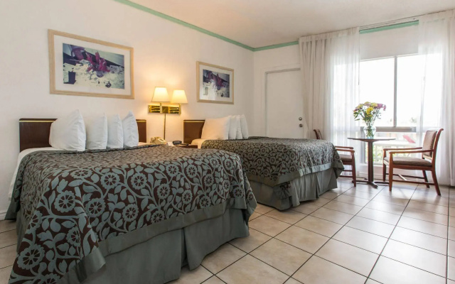 photo 5 of thunderbird beach hotel