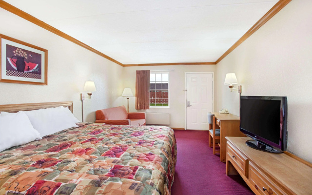 photo 3 of Days Inn by Wyndham Auburn
