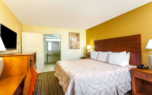 photo 3 of Days Inn by Wyndham Lebanon